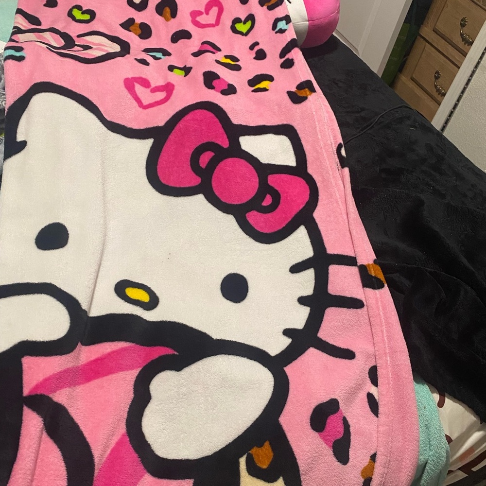 limited edition sanrio hello kitty throw blanket